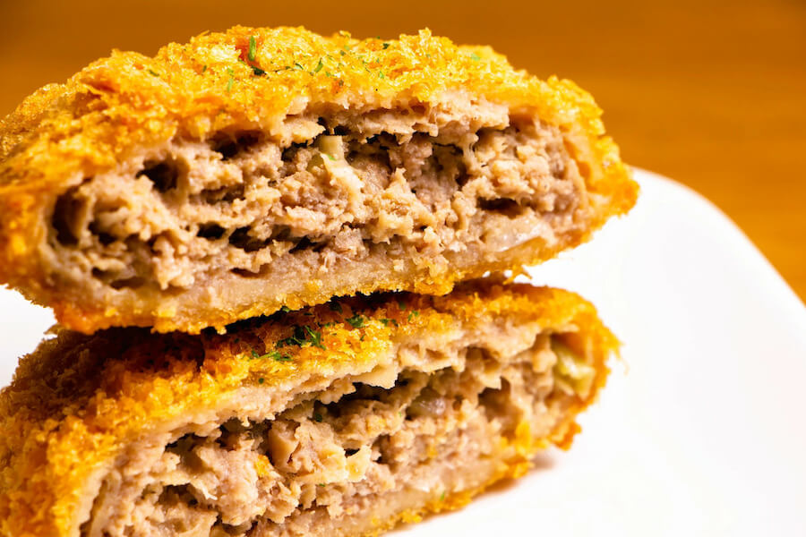 お肉屋さんが作った特製ジューシーメンチカツ