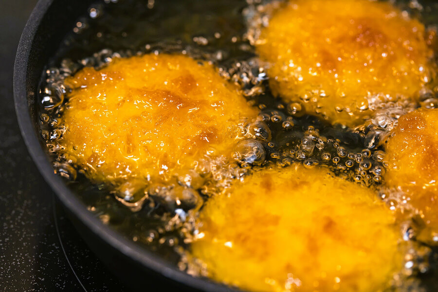 お肉屋さんが作った特製ジューシーメンチカツ